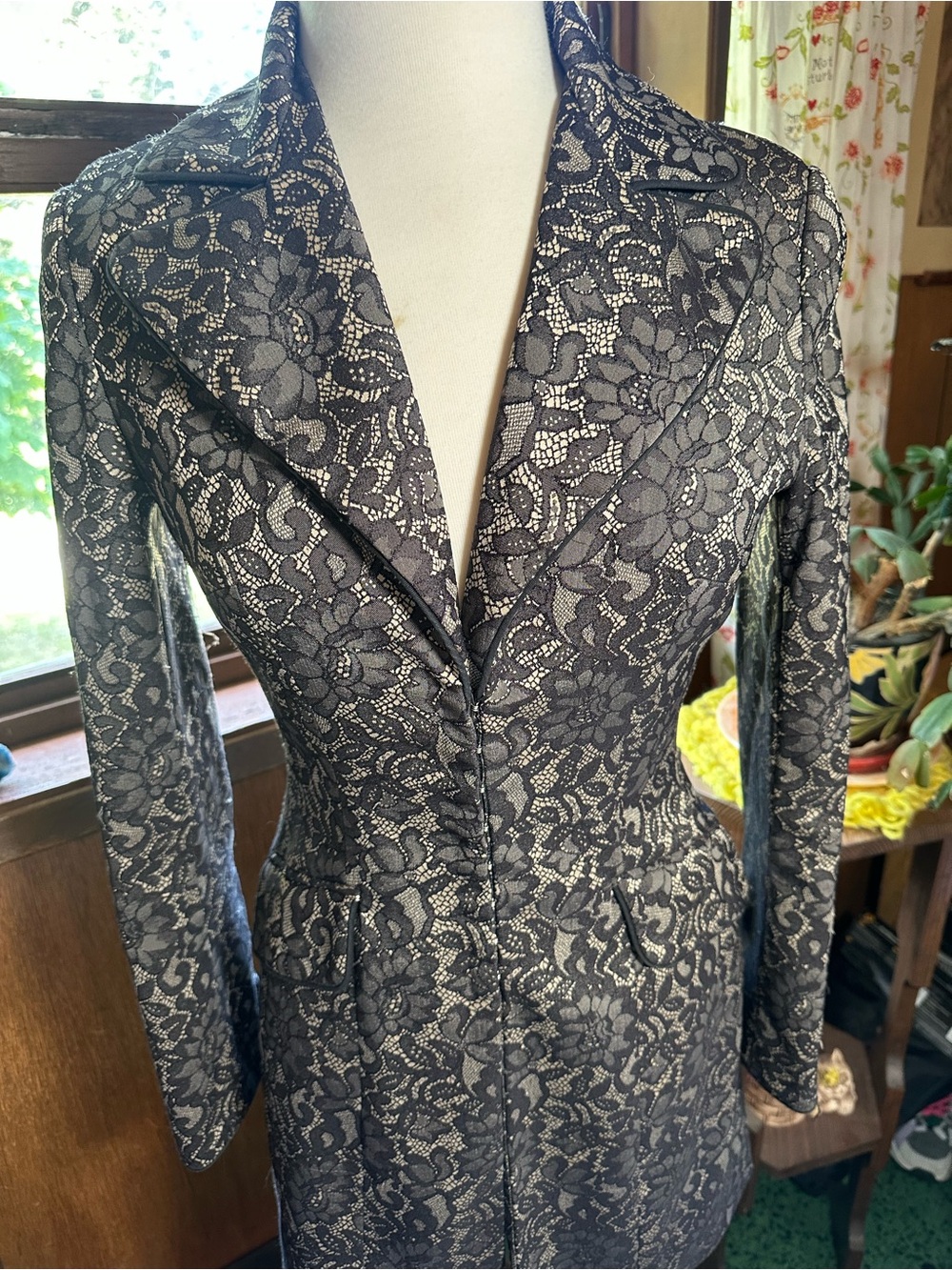 Bisou Bisou • Y2K Vintage Lace Long Line Tailored Jacket - Picture 13 of 16